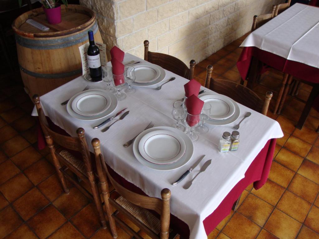 Hotel Au Petit Languedoc Lourdes Bagian luar foto