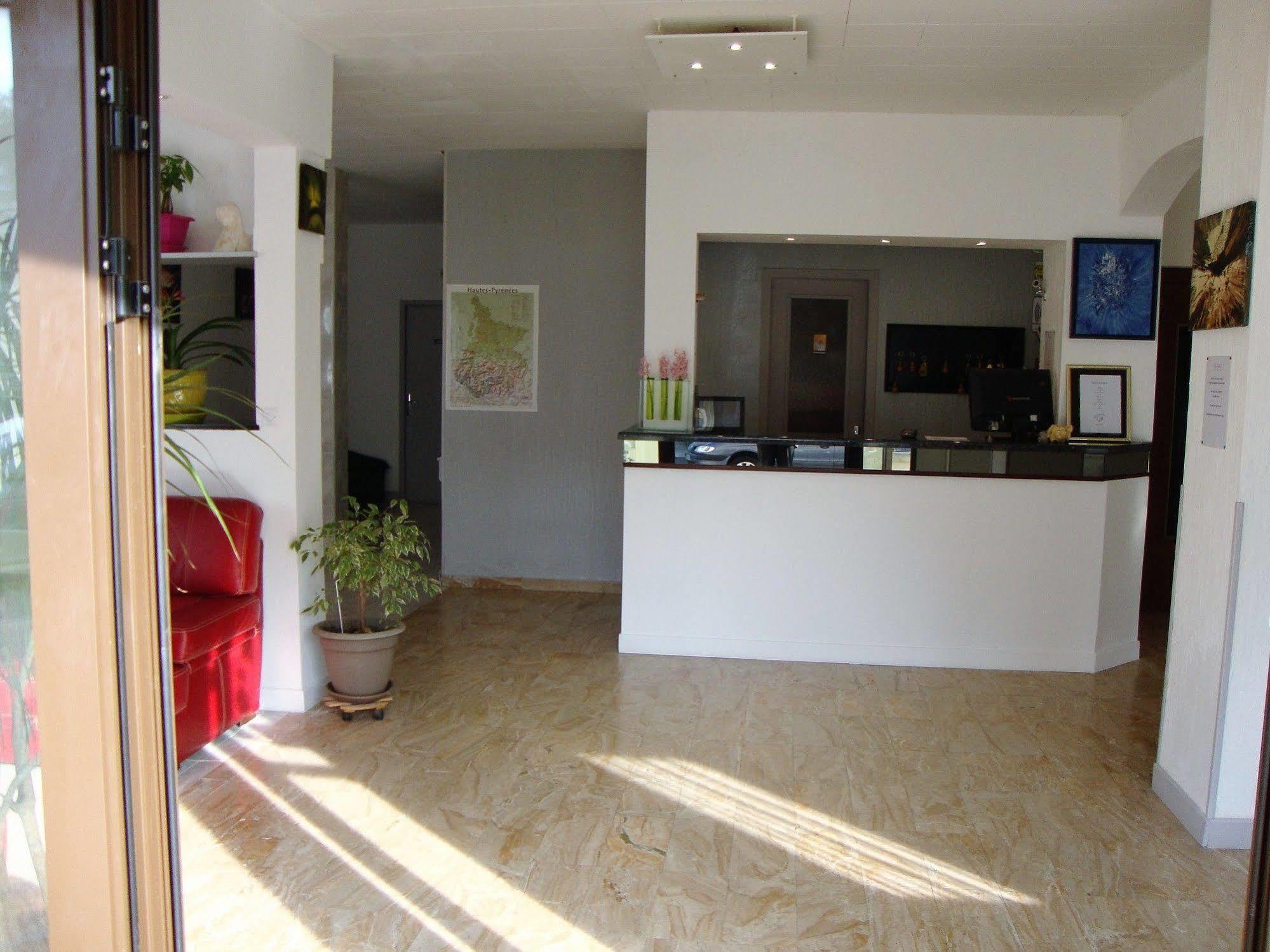 Hotel Au Petit Languedoc Lourdes Bagian luar foto