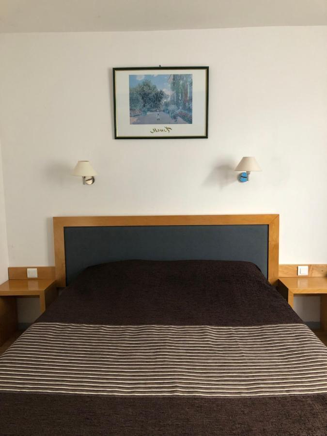 Hotel Au Petit Languedoc Lourdes Bagian luar foto