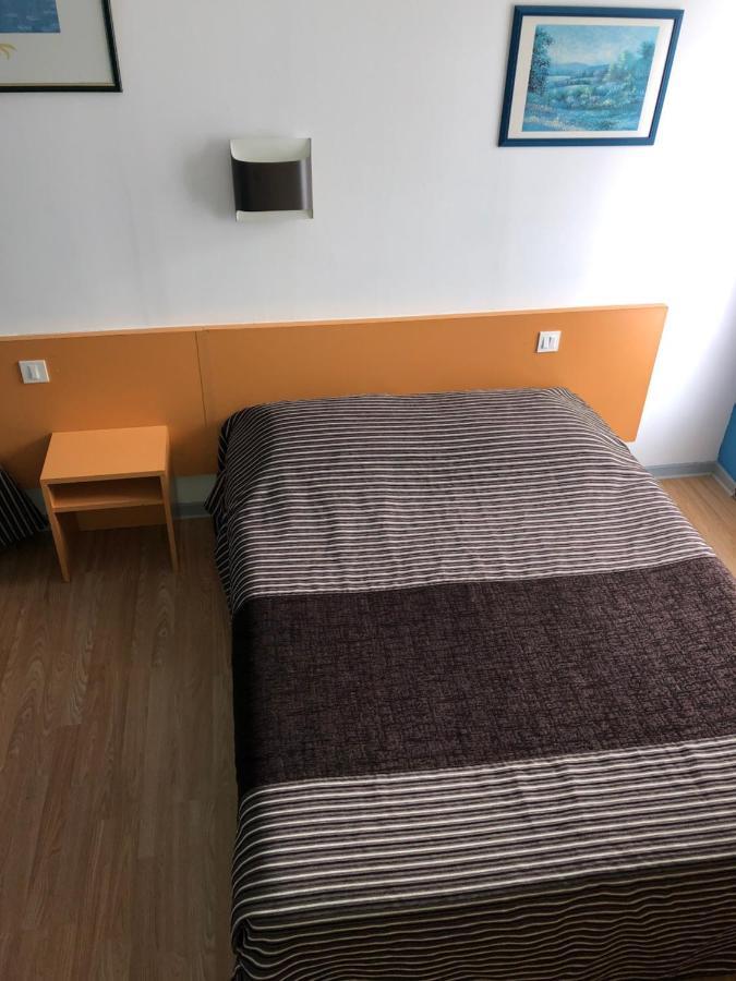 Hotel Au Petit Languedoc Lourdes Bagian luar foto