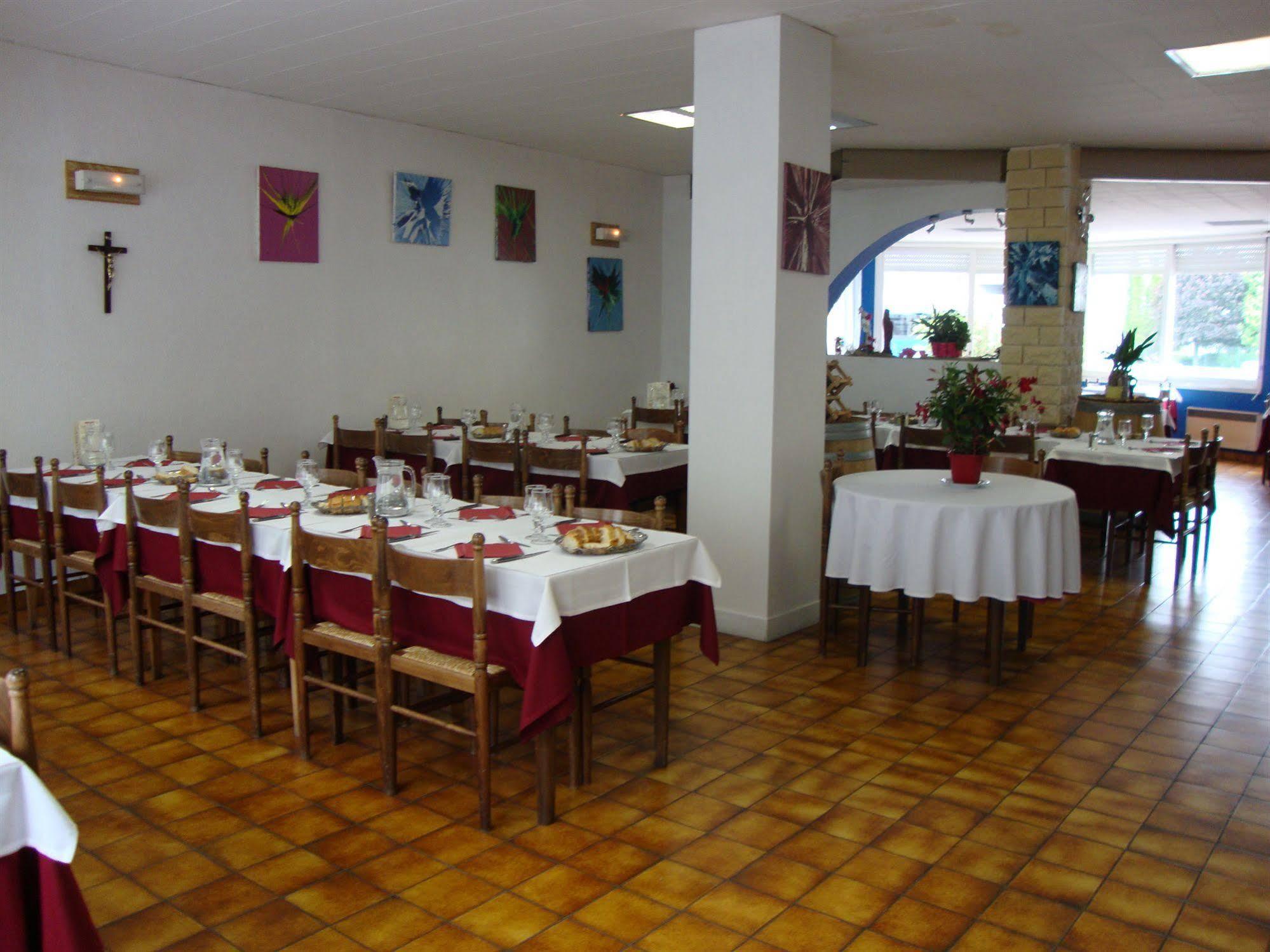 Hotel Au Petit Languedoc Lourdes Bagian luar foto